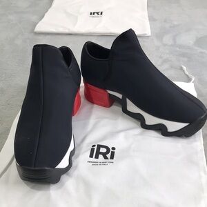 iRi WES I Black and  Red Low Top Sneaker size 5